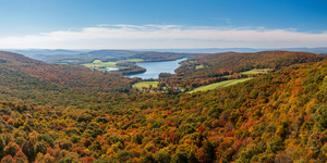 View of the fall colors of Pennsylvania to High Point Lake