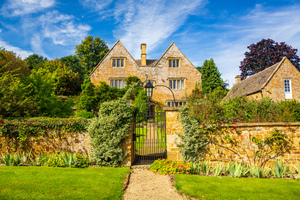 Old cotswold stone house in Ilmington