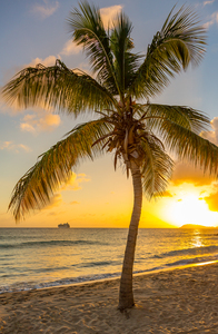 Cruise ship leaves St Thomas
