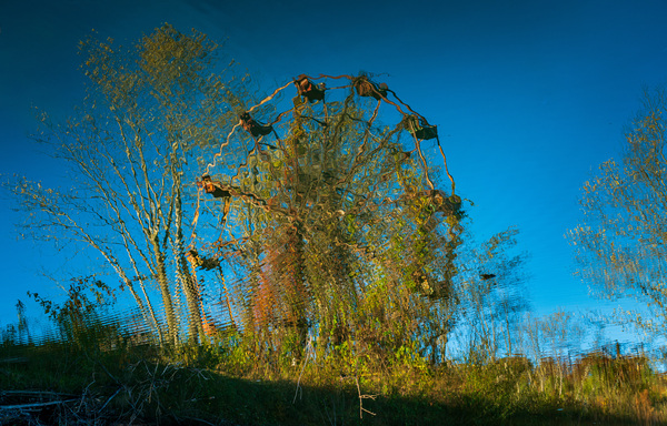 Ferris Wheel ride at abandoned funfair  by Steve Heap