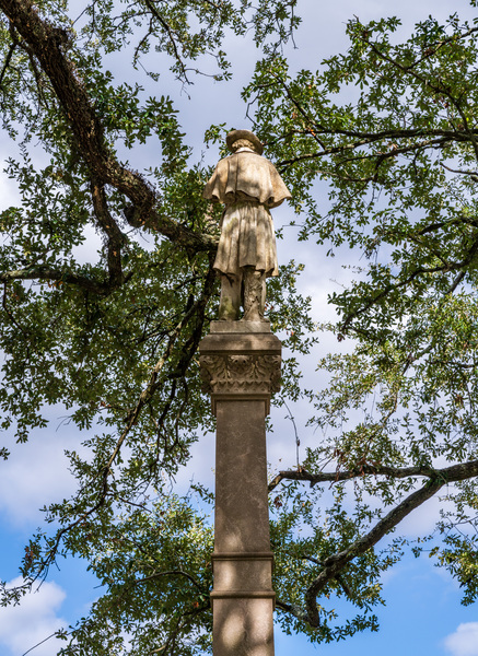 Rear view of statue confederate soldier surrendering in Natchez by Steve Heap