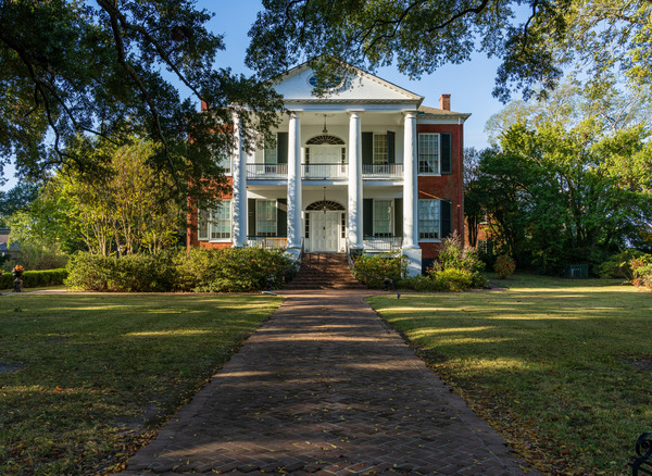 Facade of antebellum home in Natchez in Mississippi by Steve Heap