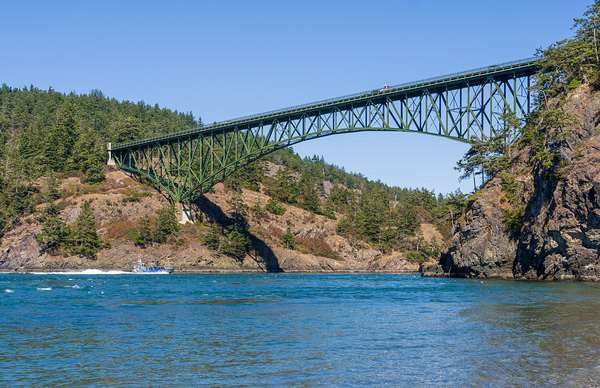 Island Whaler tour sails on Deception Pass under historic cantil Print