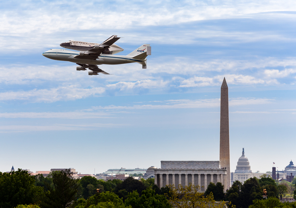 Space Shuttle Discovery flies over Washington DC by Steve Heap