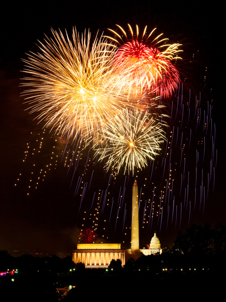 Fireworks over Washington DC on July 4th by Steve Heap