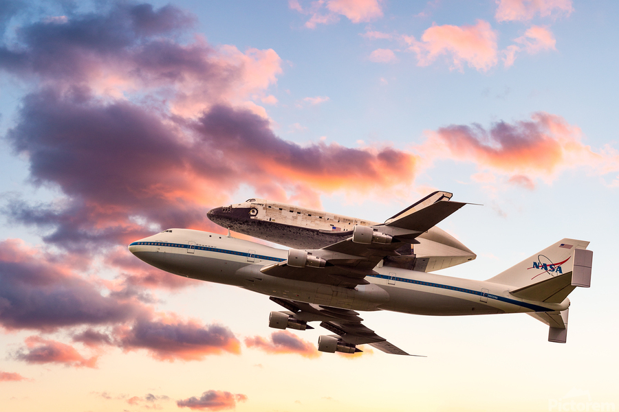 Space Shuttle Discovery flies into retirement  Print