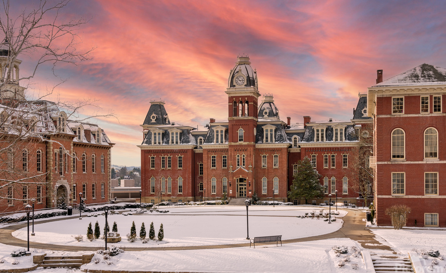 Sunset over snow covered Woodburn Hall at WVU  Imprimer