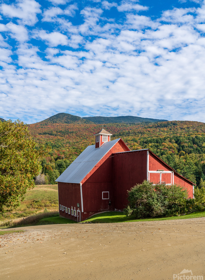 Grandview Farm barn with fall colors in Vermont  Imprimer