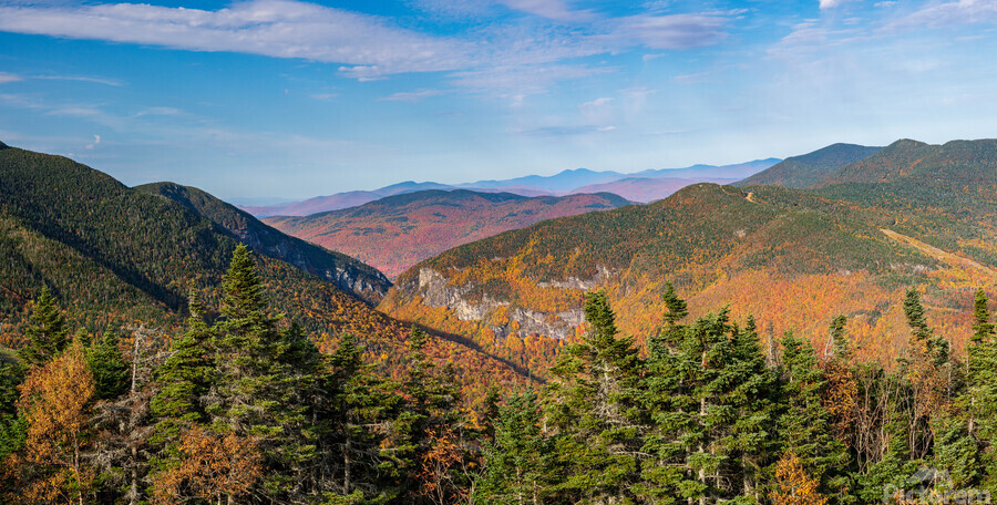 Aerial view of Smugglers Notch in the fall  Imprimer