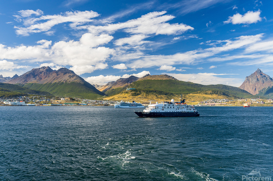 Hebredian Sky expedition cruise ship at anchor in Ushuaia  Imprimer