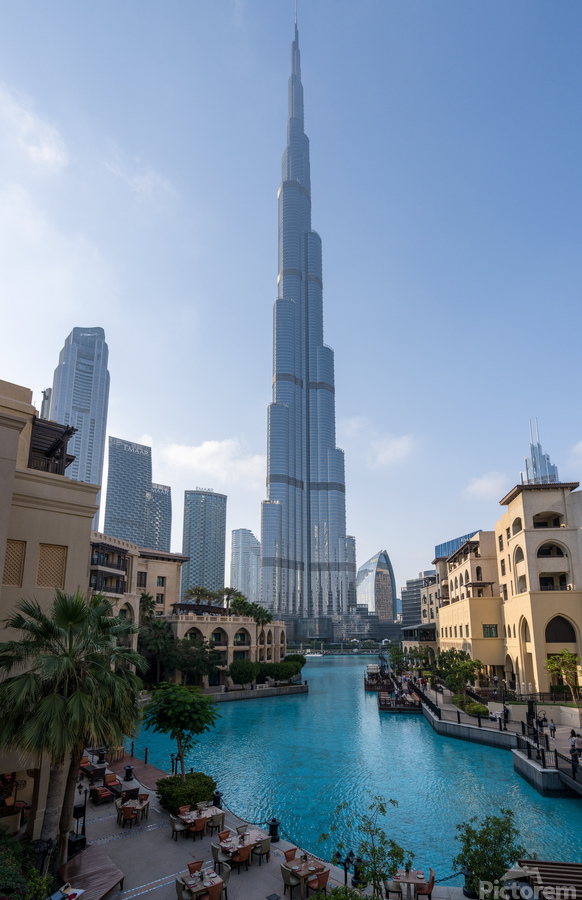 Restaurants and cafes of Dubai downtown business district  Imprimer