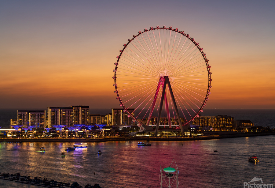 Light show on Ain Dubai observation wheel at sunset  Imprimer