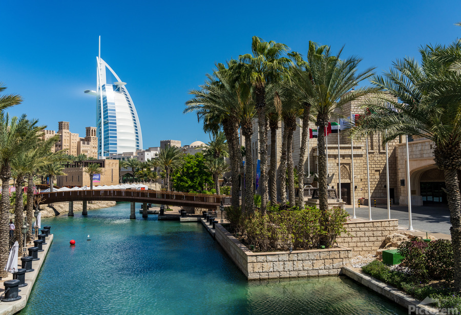 Artificial waterways around Souk Madinat Jumeirah in Dubai  Imprimer