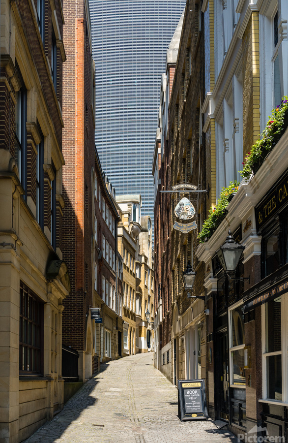 Lovat Lane in the City of London with skyscrapers filling sky  Imprimer