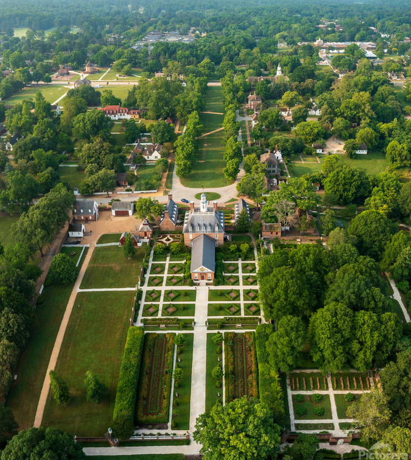 Aerial view of Governors Palace in Williamsburg Virginia  Imprimer