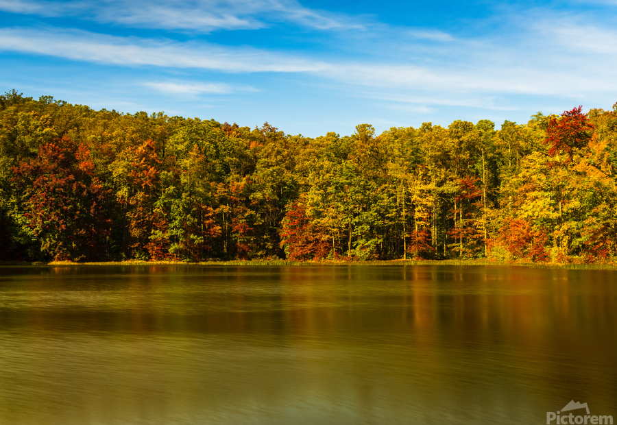 Fall leaves surround reservoir in Coopers Rock State Forest in W  Imprimer