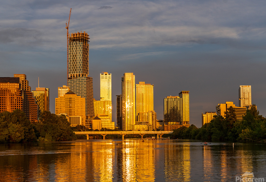 Waterline dominates city skyline of Austin Texas at sunset in 20  Imprimer