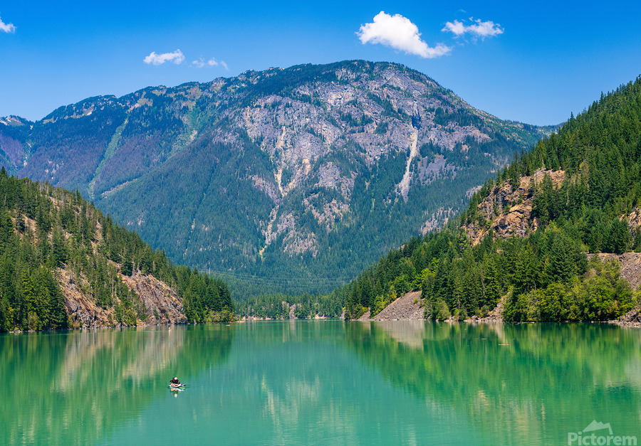 Paddleboard on Diablo Lake in North Cascades National Park in Wa  Imprimer