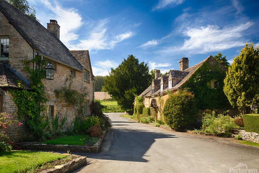 Old cotswold stone houses in Icomb  Print