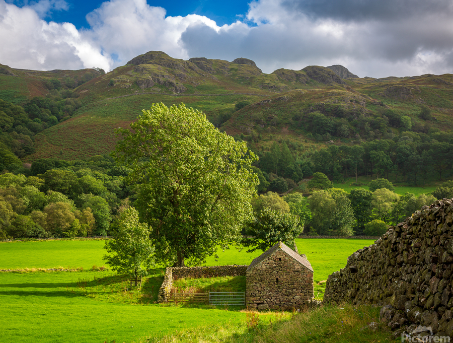 Old stone farm building in Lake District  Imprimer