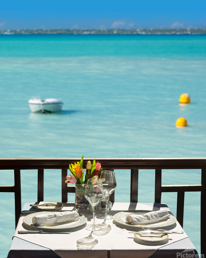 Table setting exterior restaurant in sunshine  Imprimer