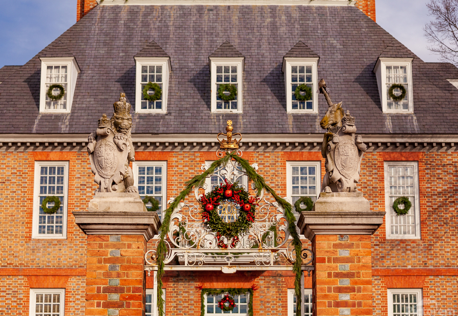 Entrance to Governors palace in Williamsburg  Print