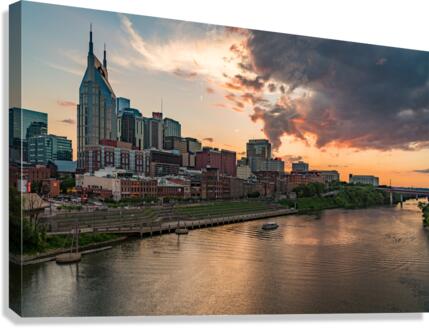 Skyline of Nashville in Tennessee during dramatic sunset over the river  Impression sur toile