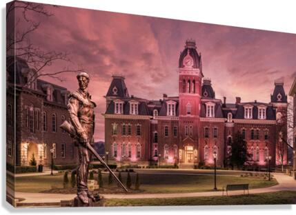 Famous Mountaineer statue in front of Woodburn Hall at WVU  Impression sur toile