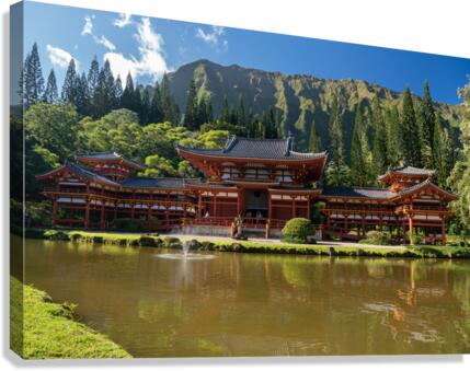 Byodo In buddhist temple under the tall mountain range  Impression sur toile