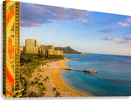 Hilton Hawaiian Village frames the shore in Waikiki Hawaii  Impression sur toile