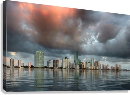 Dawn view of Miami Skyline reflected in water  Impression sur toile