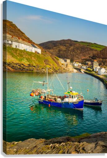 Fishing boats in harbor of Boscastle Cornwall  Impression sur toile