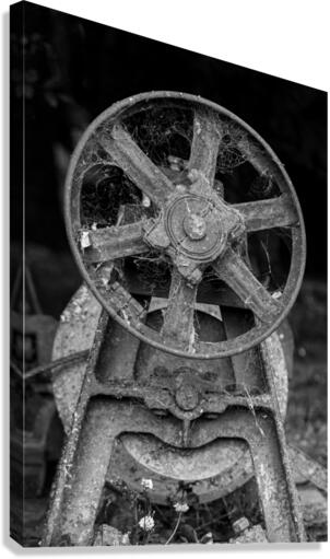 Rusty farm machinery with flywheel  Impression sur toile