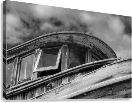 Monochrome abandoned fishing boat at Icy Strait Point  Impression sur toile