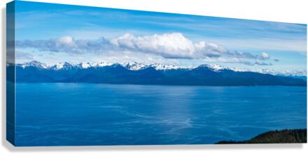 Broad panorama of the mountain range at Icy Strait Point in Alas  Impression sur toile