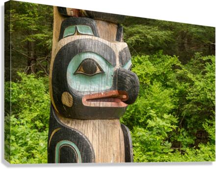 Detail of carved totem pole in the Sitka National Historical Par  Impression sur toile