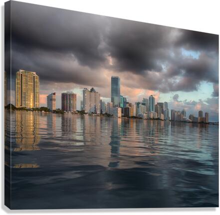 Dawn view of Miami Skyline reflected in water  Impression sur toile