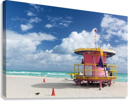 Round pink lifeguard station on Miami beach  Canvas Print