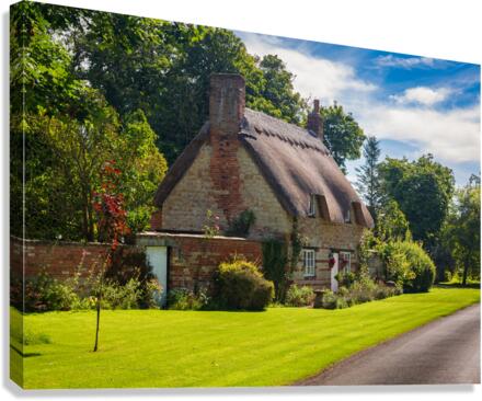 Old cotswold stone house in Honington  Canvas Print