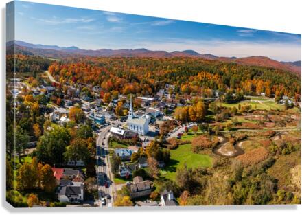 Aerial view of the town of Stowe in the fall  Impression sur toile