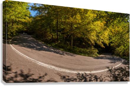 Narrow hairpin bend in Smugglers Notch in Vermont  Impression sur toile