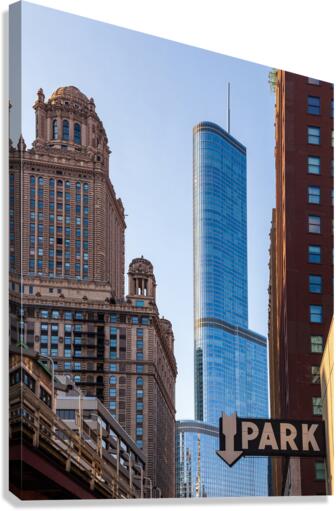 Trump Hotel towers over downtown Chicago  Impression sur toile