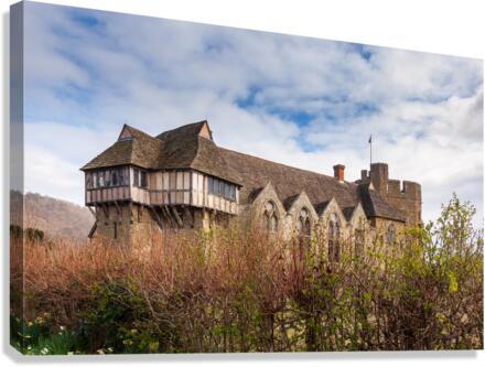 Stokesay Castle in Shropshire surrounded by hedge  Impression sur toile