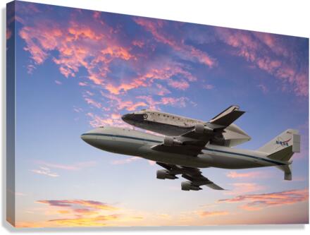Space Shuttle Discovery flies into retirement  Impression sur toile