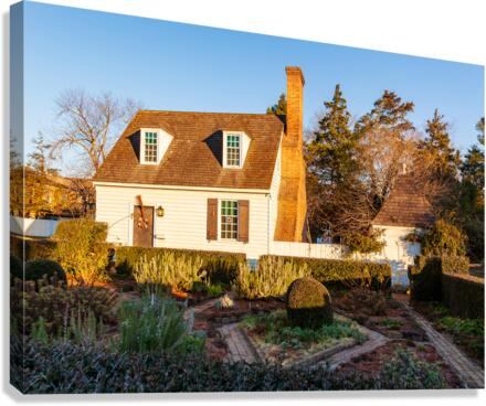 Old house and garden in Colonial Williamsburg  Canvas Print