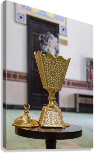 Incense burner in the Jumeirah Mosque open to visitors in Dubai  Impression sur toile