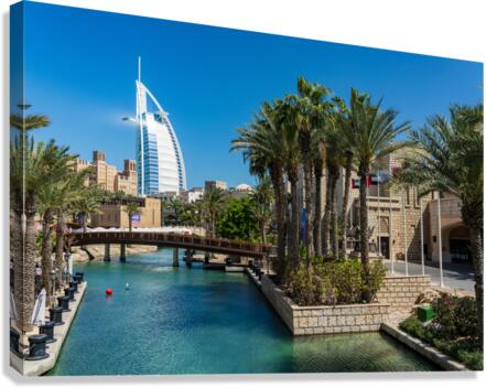 Artificial waterways around Souk Madinat Jumeirah in Dubai  Impression sur toile