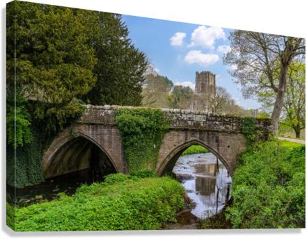 Stone bridge at Fountains Abbey ruins in Yorkshire England  Impression sur toile