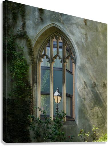 London street light seen through old windows of St Dunstan  Impression sur toile