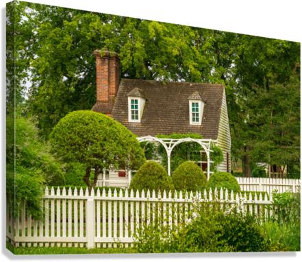 Old cottage and garden in Williamsburg Virginia  Canvas Print